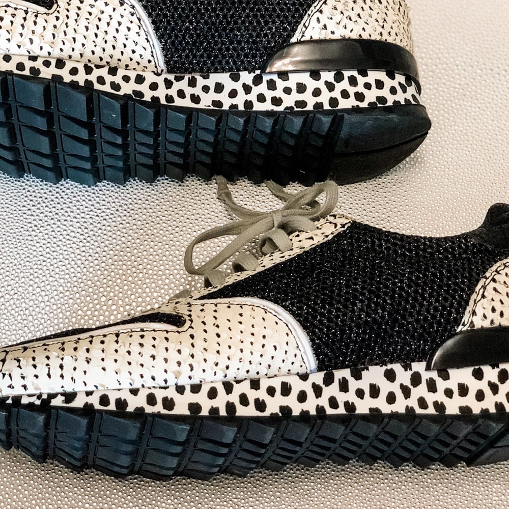P448 | Boston Sneaker | Black and Ivory | Size 39 - Picture 6 of 11